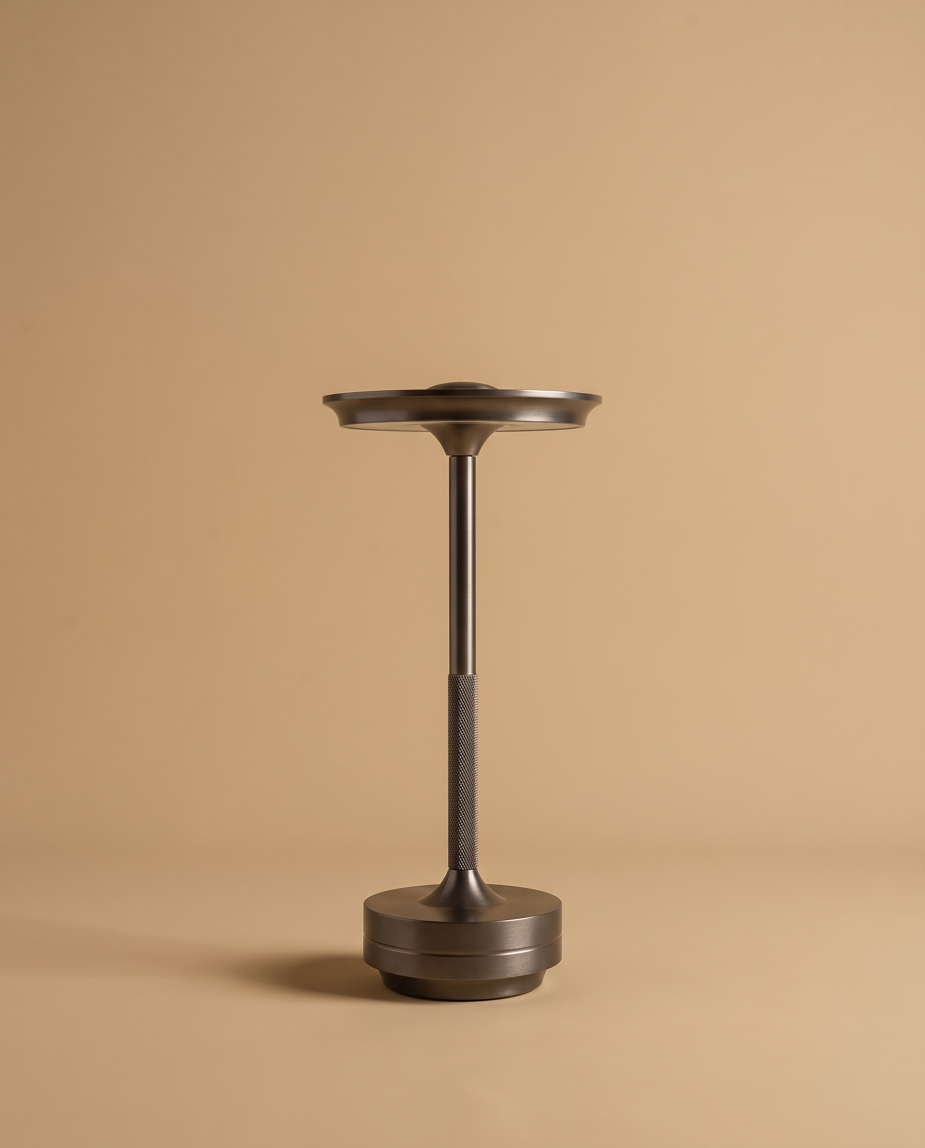 Lampara regulable inalambrica de mesa - studio
