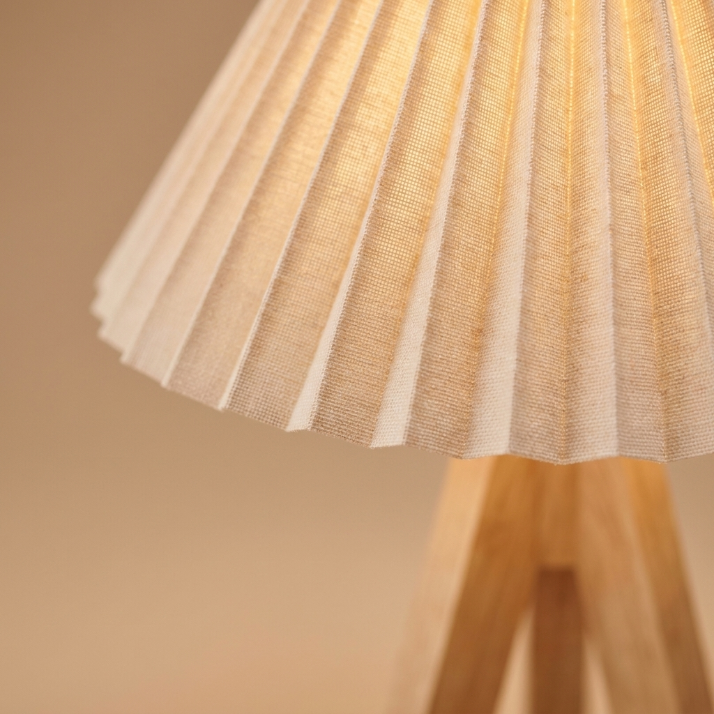 Nordic pleated table lamp - uso diario 3 (detalle)