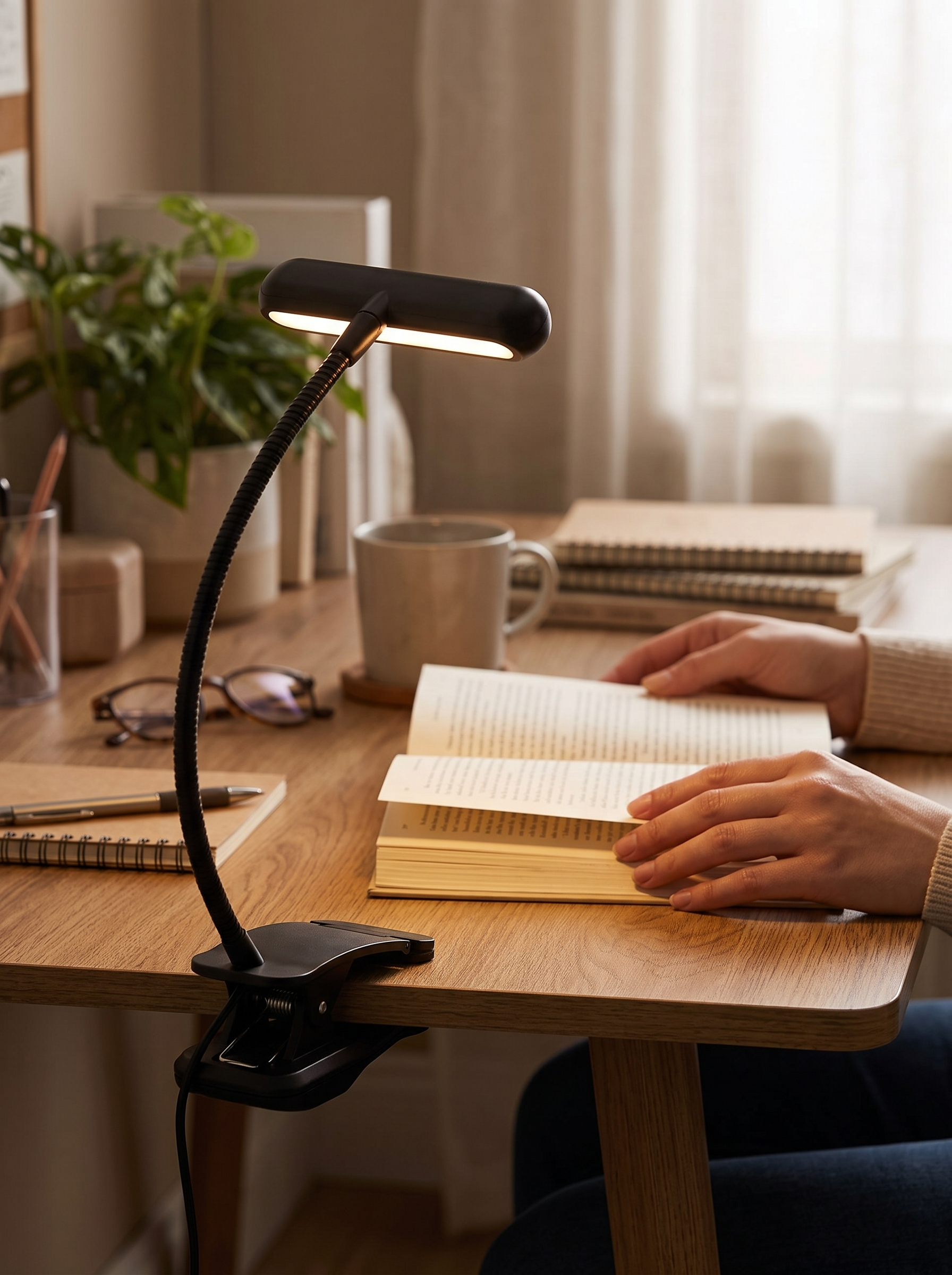 Luz de Lectura con Pinza LED Recargable USB - lifestyle 1